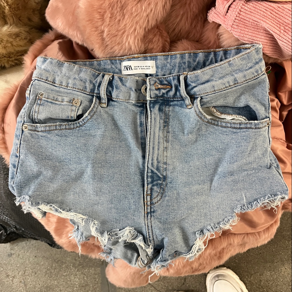Zara High Waisted Stretchy Denim Shorts Size 4